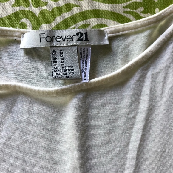 Cute Flowy White Top 👀 - Picture 2 of 4